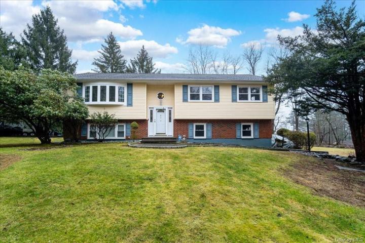 Photo of 5 Long Meadow Drive, Airmont NY