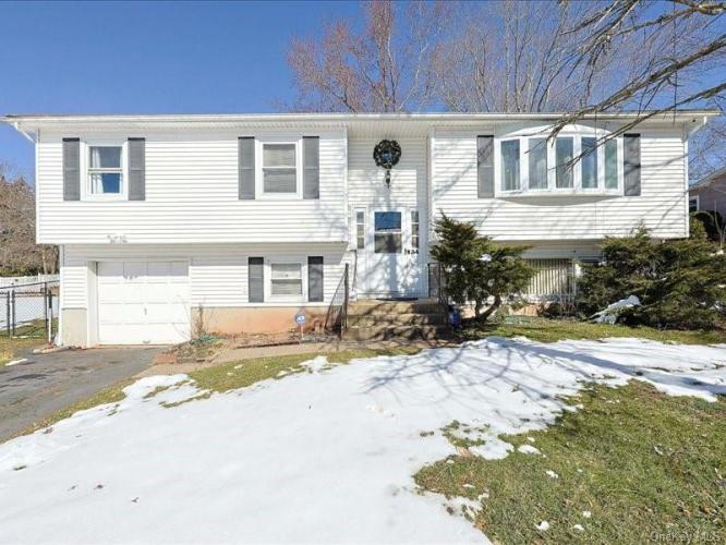 Photo of 34 Pondview Drive, Congers NY
