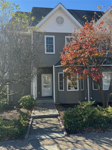 Photo of 650 East Main Street, Jefferson Valley NY