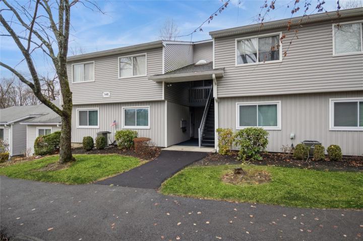 Photo of 148 Flintlock Way E, Yorktown Heights NY