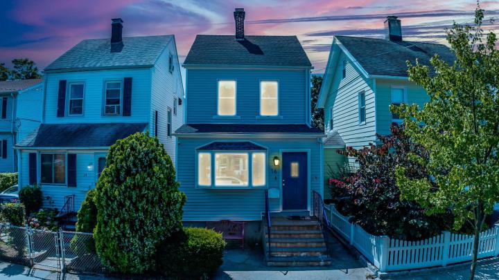 Photo of 16 Woodbury Street