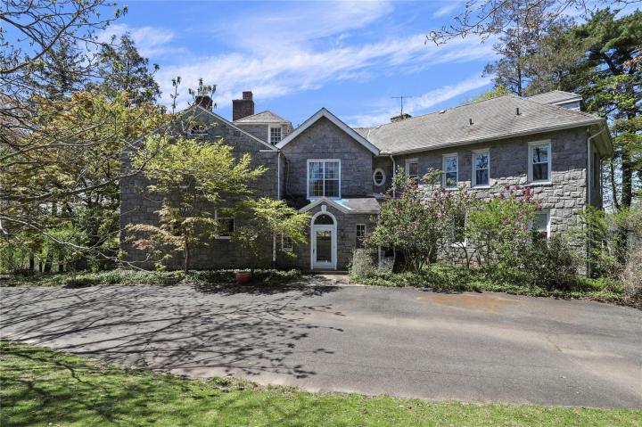 Photo of 1 Heritage Hill Road