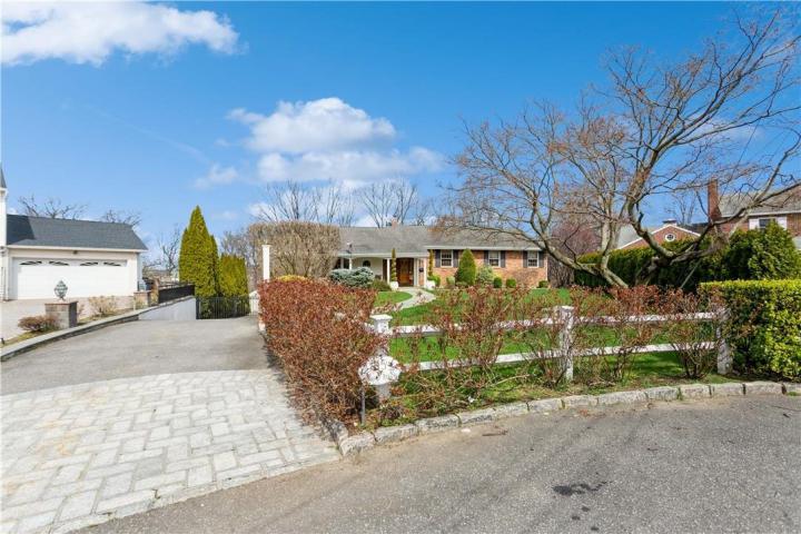 Photo of 115 Oriole Road, Yonkers NY