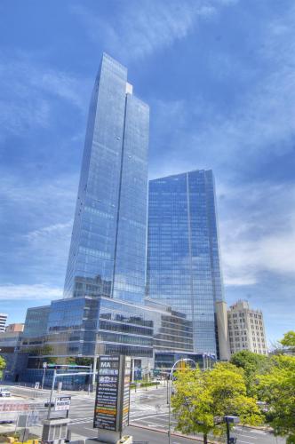 Photo of 5 Renaissance Square 16f