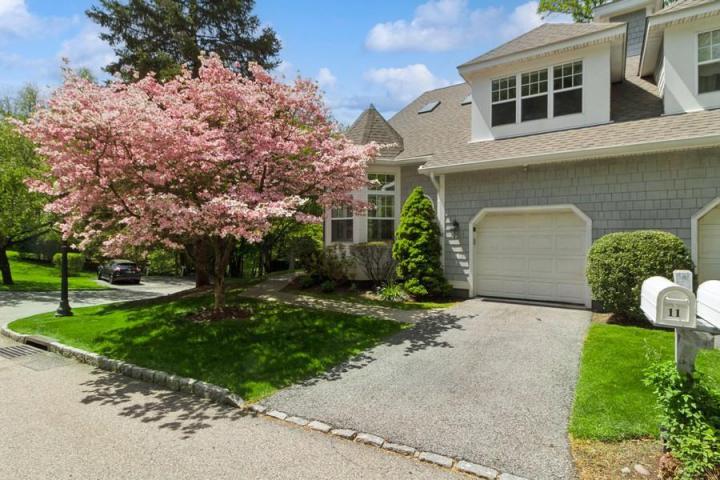 Photo of 11 Pond View Lane, Ossining NY