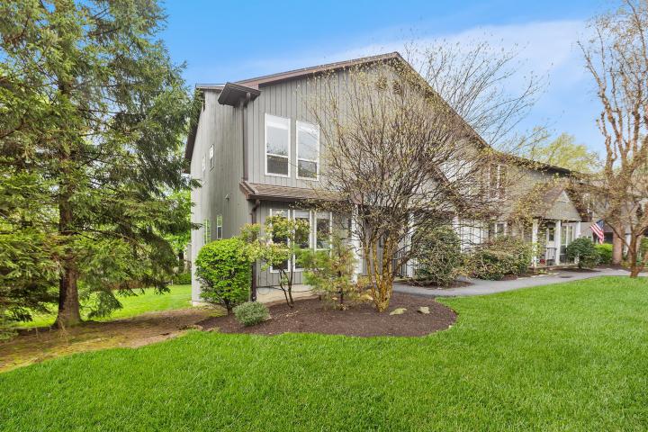 Photo of 17 Hemlock Circle