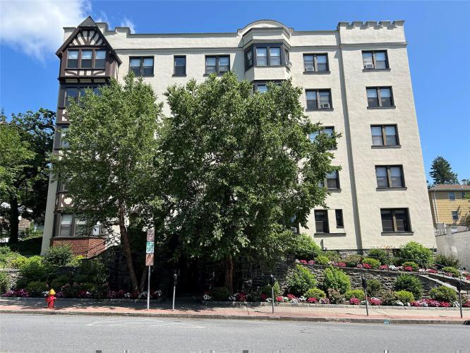 Photo of 56 Pondfield Road 4a, Bronxville NY