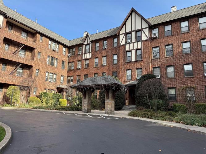 Photo of 246 Bronxville Road J3, Bronxville NY