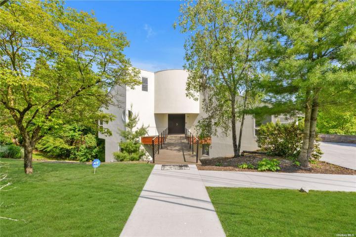 Photo of 82 Lakeshore Drive, Eastchester NY