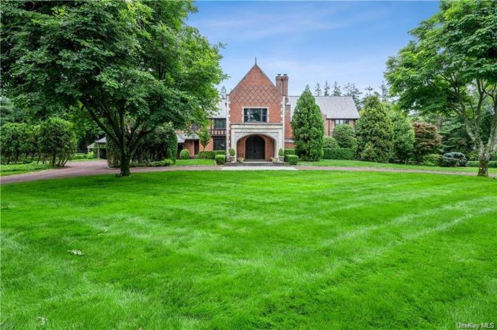 Photo of 17 Pleasant Ridge Road, Harrison NY