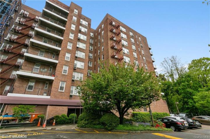 Photo of 245 Rumsey Road 2d, Yonkers NY