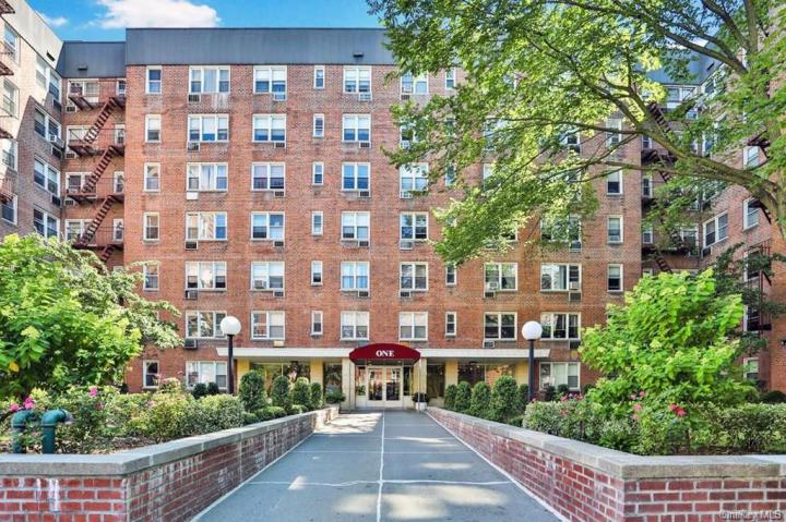 Photo of 1 Sadore Lane 1x, Yonkers NY
