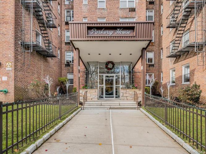 Photo of 61 Bronx River Road 3d, Yonkers NY