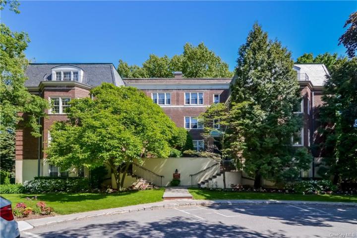 Photo of 3 Chateaux Circle 3 E And F, Scarsdale NY