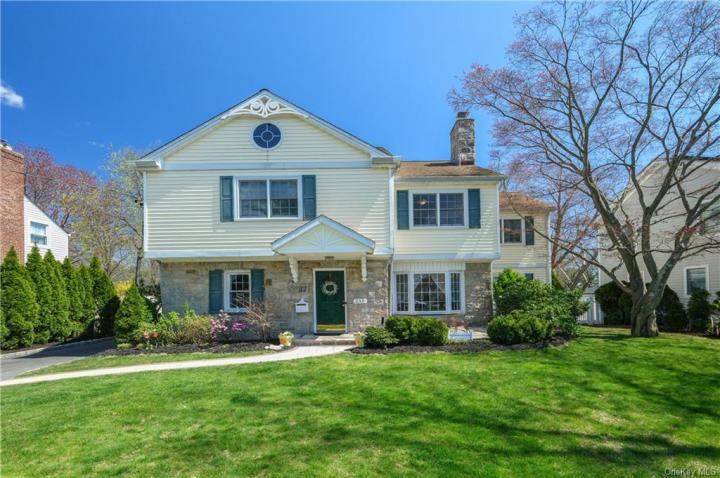 Photo of 213 Lincoln Place, Eastchester NY