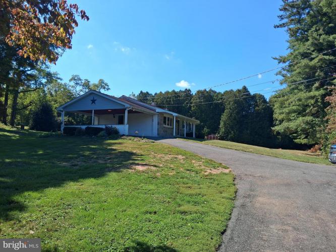 Photo of 84 Weavertown Lane, Douglassville PA