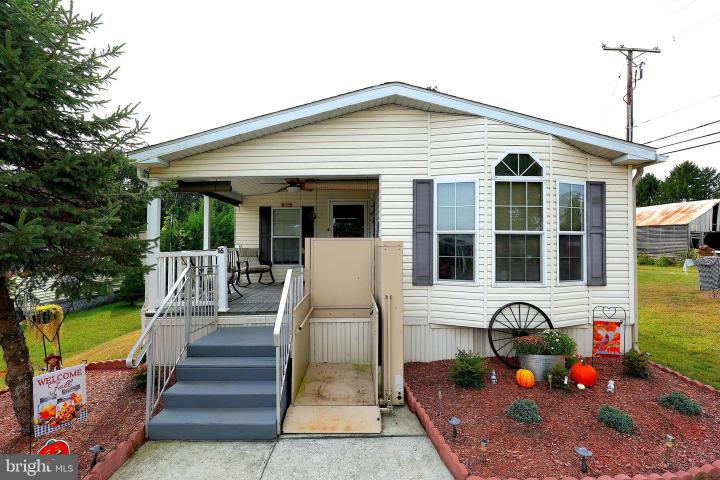 Photo of 16 Shamrock Avenue