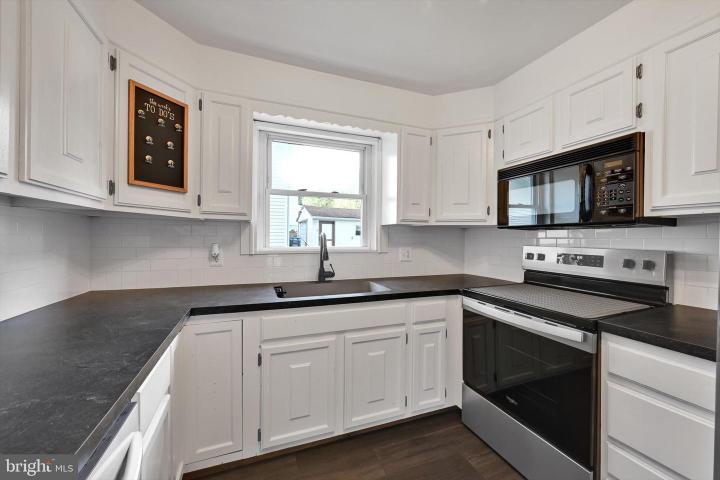 Photo of 261 W Poplar Street