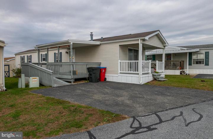 Photo of 1033 Barberry Avenue