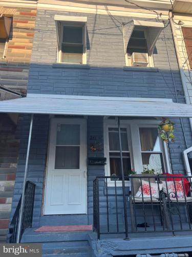 Photo of 341 S 9th Street