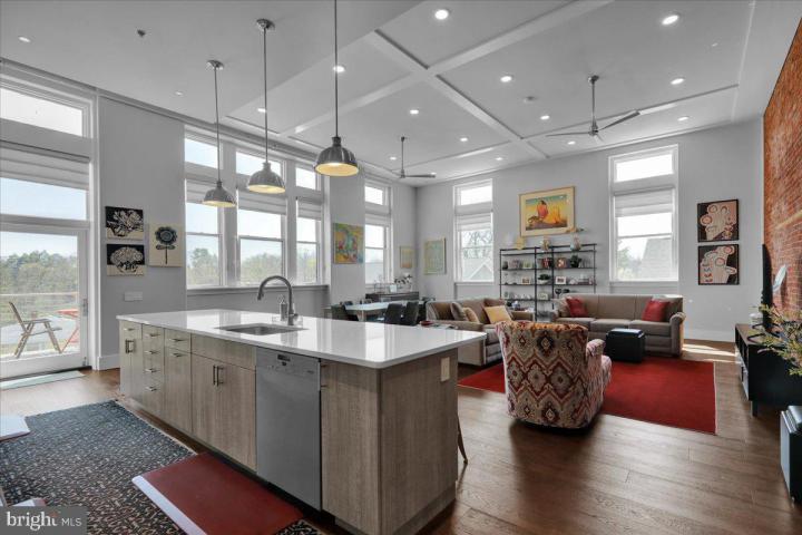 Photo of 1100 Belmont Avenue 2west