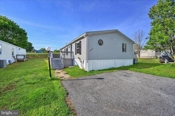Photo of 107 White Pine Avenue