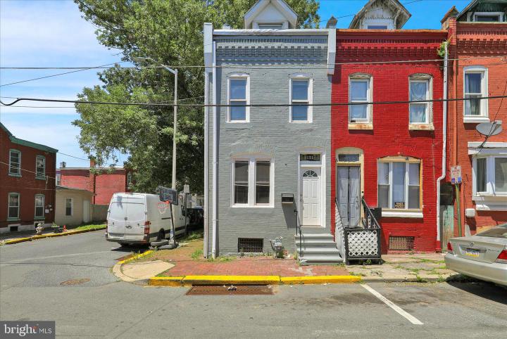 Photo of 121 W Elm Street