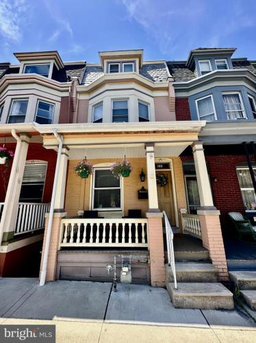 Photo of 106 S 6th Avenue