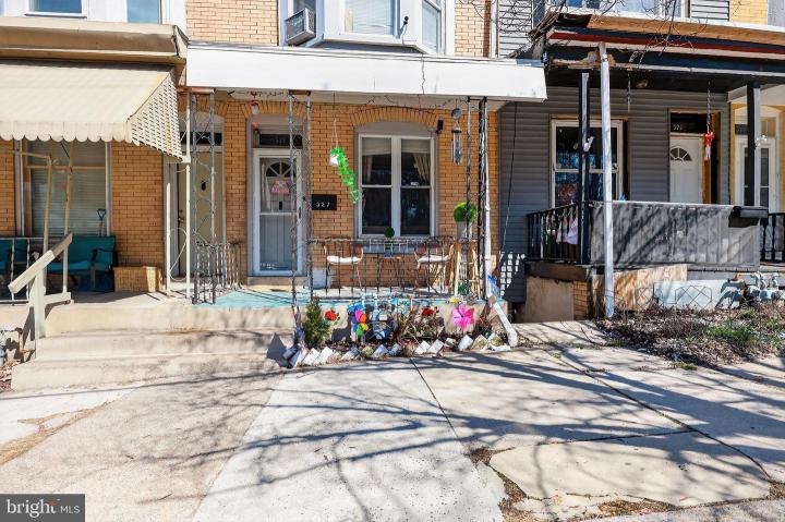 Photo of 327 W Windsor Street