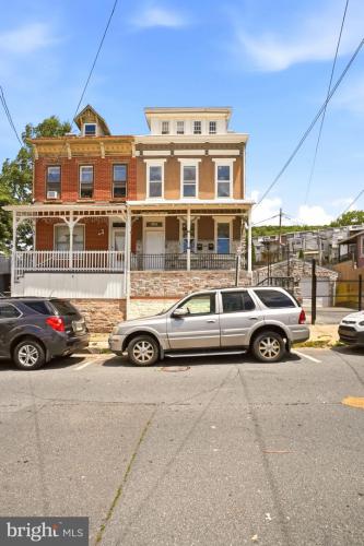 Photo of 329 Lombard Street