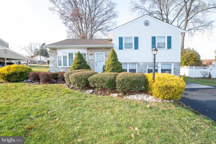 1384 Hiview Drive, Southampton PA 18966 for sale by EveryHome Realtors