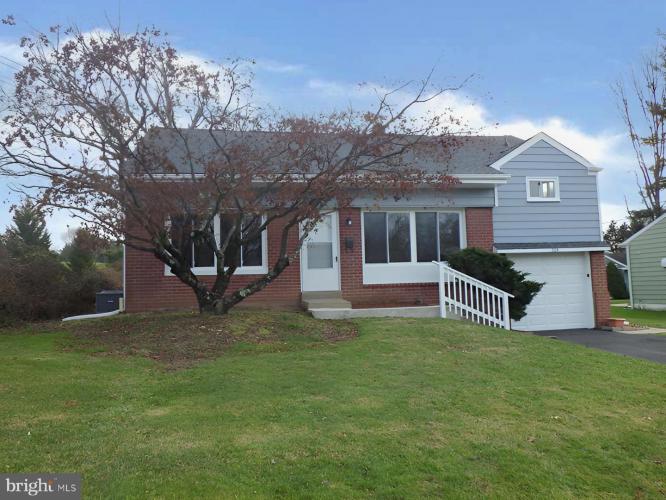205 Colonial Drive, Warminster PA 18974 for sale by EveryHome Realtors