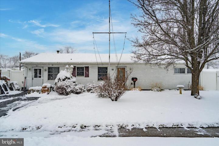 Photo of 50 Incurve Road, Levittown PA