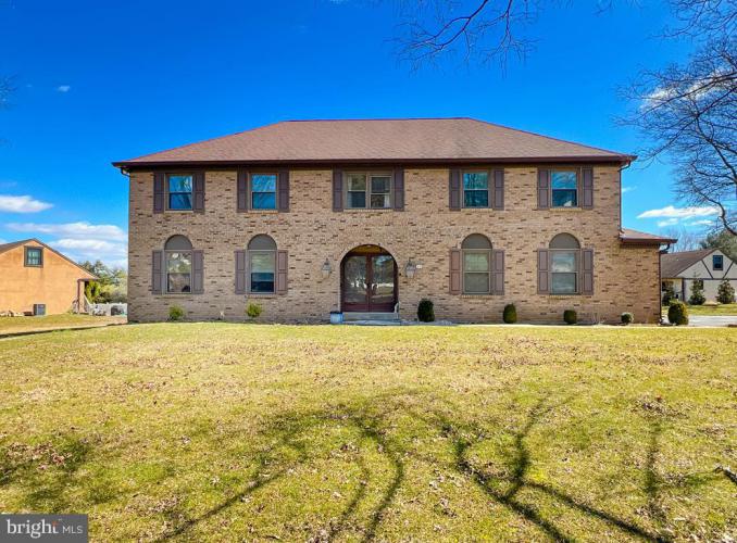 17 W Norton Drive, Holland PA 18966 for sale by EveryHome Realtors