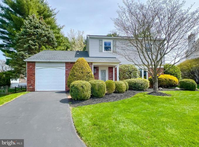 109 Grant Drive, Holland PA 18966 for sale by EveryHome Realtors