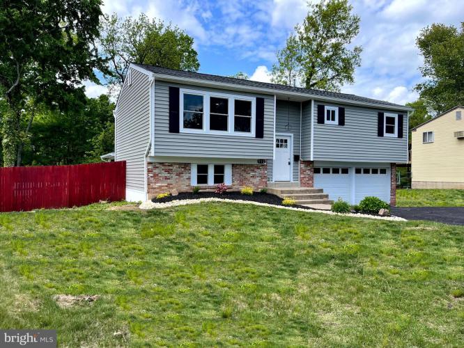 972 Log College Drive, Warminster PA 18974 for sale by EveryHome Realtors