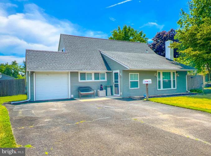 55 Deep Dale Drive, Levittown PA 19056 for sale by EveryHome Realtors