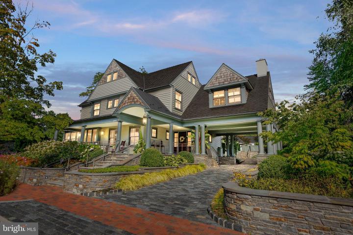 Photo of 155 E Oakland Avenue