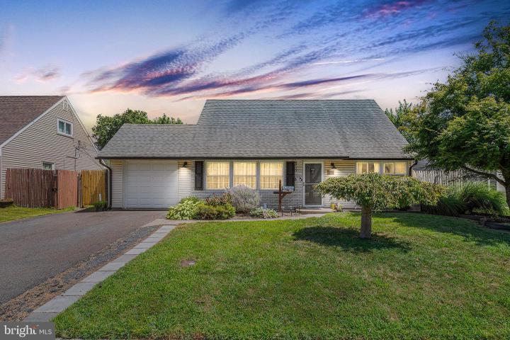 Photo of 16 Iris Road, Levittown PA