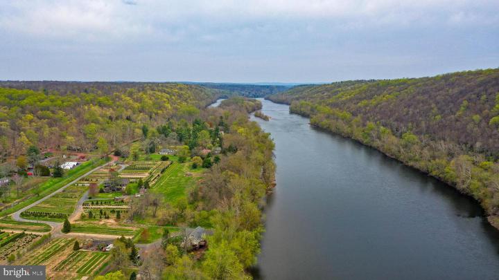 Photo of 52 River Road