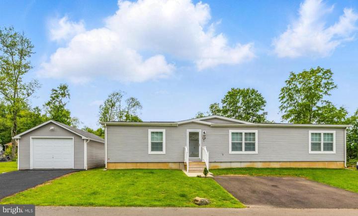 Photo of 20 Golfview Drive, Quakertown PA