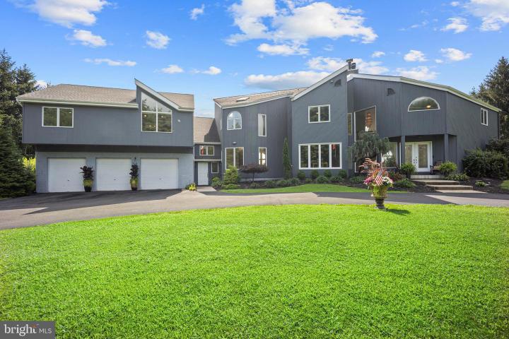 Photo of 215 E Dark Hollow Road, Pipersville PA