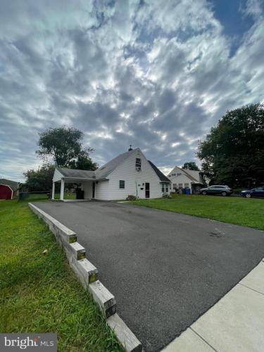 Photo of 289 Holly Drive, Levittown PA