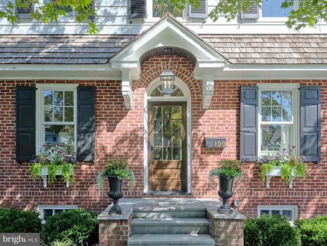 Photo of 100 W Bridge Street