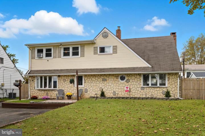 Photo of 9 Newberry Lane, Levittown PA