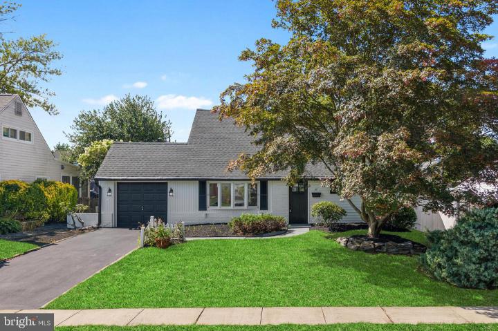 Photo of 57 Middle Road, Levittown PA