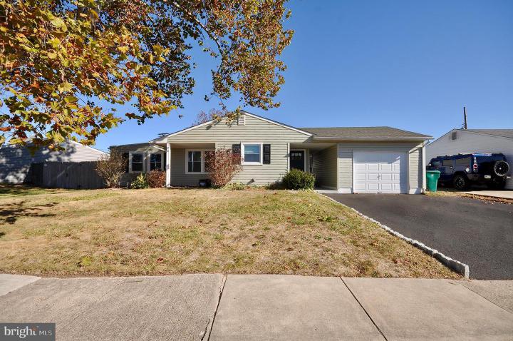 Photo of 22 Disk Lane, Levittown PA