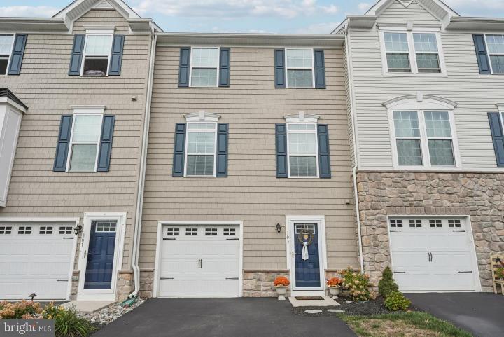 Photo of 303 Pin Oak Lane, Perkasie PA