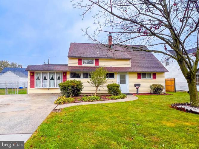 Photo of 316 Crabtree Drive, Levittown PA