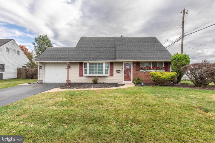 Photo of 6 Handy Road, Levittown PA